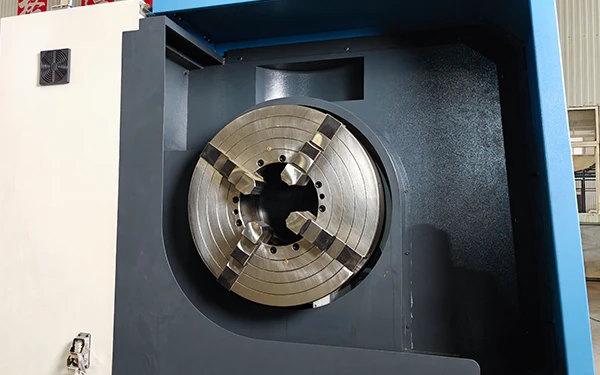 Pipe threading lathe dual chucks